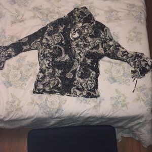 3/4 sleeve. Wrap around shirt. Collared. Mid driff